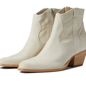 Dolce Vita Silma Bootie, Size 8.5 - LIKE NEW!!